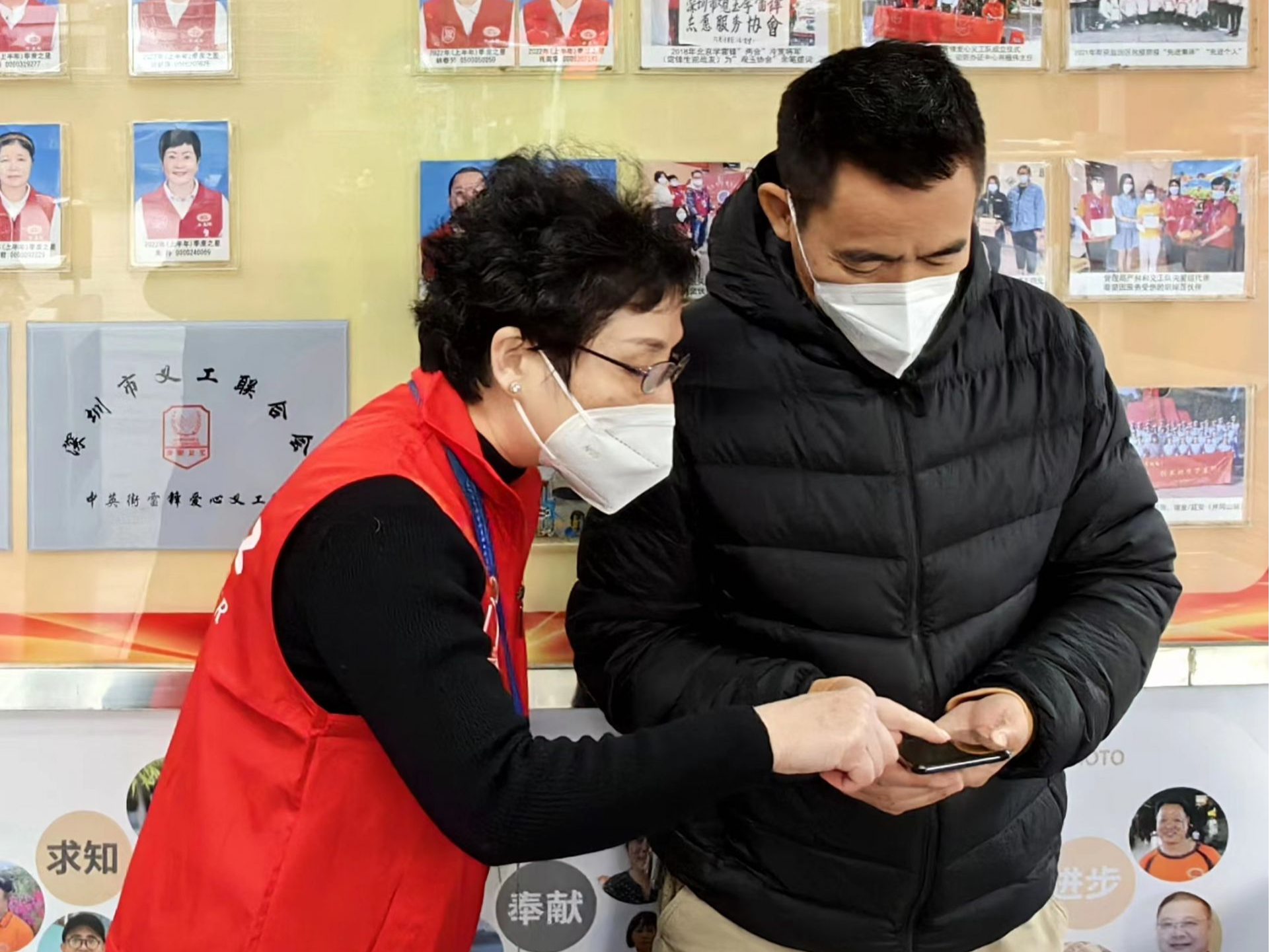 深圳中英街义工！新春佳节一道亮丽风景线