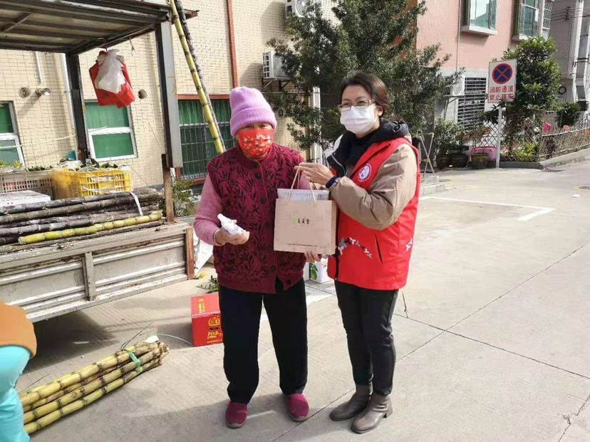 暖心！葵涌街道为留深老年人送去中药防疫包
