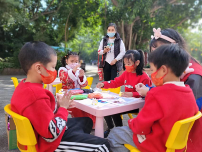 450余名“红马甲”成流动风景线 春节期间深圳文明旅游氛围浓厚