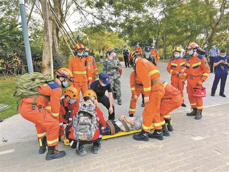 大鹏新区推进山地救援“金锁扣”行动