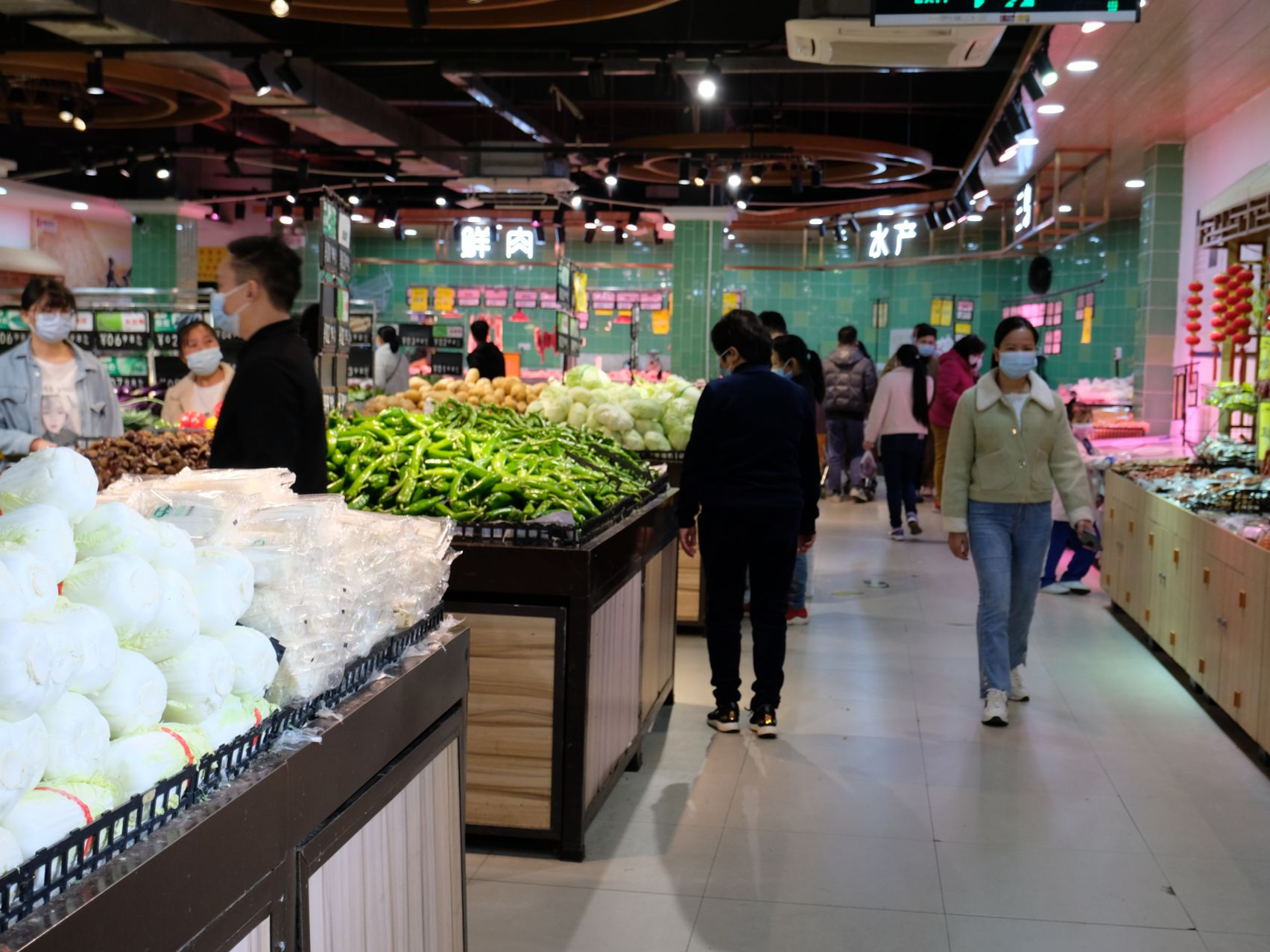 中小微企业座谈会 | 深圳市罗湖区滨江商店负责人郑木泉：希望帮助缓解商户资金压力，解决市场停车难问题