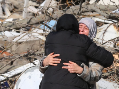 土叙震后救援进行时：废墟中救出更多幸存者