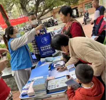 凤凰街道反邪宣传进社区惠及居民促平安