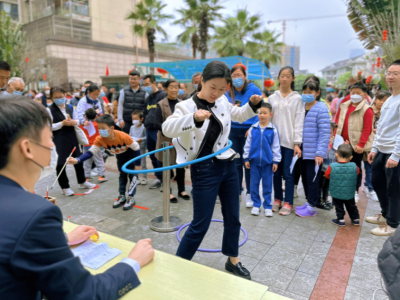 欢乐呼啦圈，趣味投壶！龙华民新社区举办游园活动