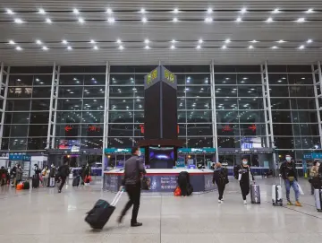 节后返程高峰持续 各地多举措为春运出行温暖护航
