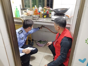 公明街道“网楼”联合开展隐患排查 织密出租屋消防安全网