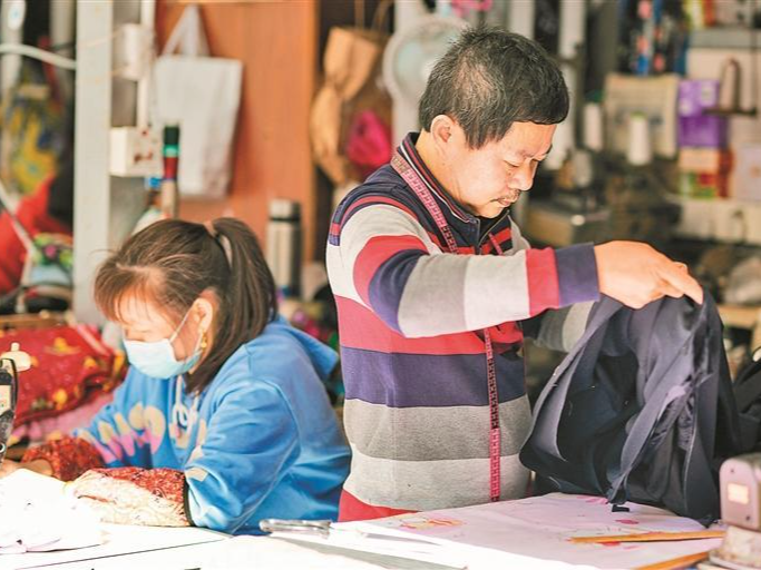 寻访深圳“最后一条缝补街”  小小档口见证指尖技艺