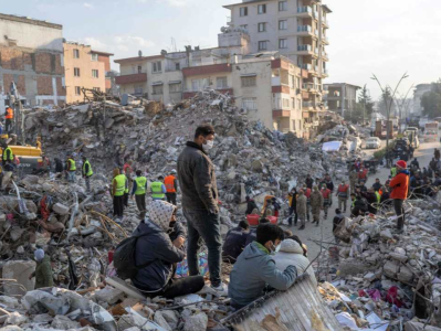 土耳其三名地震幸存者被埋废墟296小时后获救