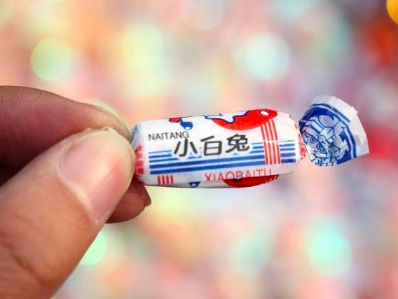 粤利粤、小白兔……山寨食品混进春节礼单如何维权？