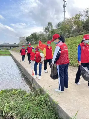 凤凰街道442名护河志愿者共同守护一方绿水