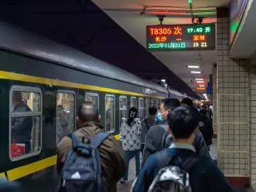 广铁加开长沙至深圳普速临客 助力旅客返程