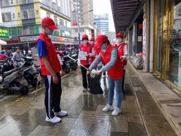 年花年桔可回收莫乱丢！公明街道志愿者上街宣传垃圾分类回收