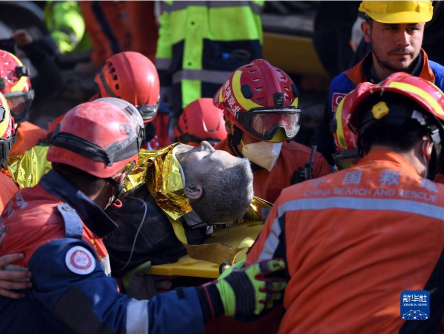 中国救援队已营救6名被困者