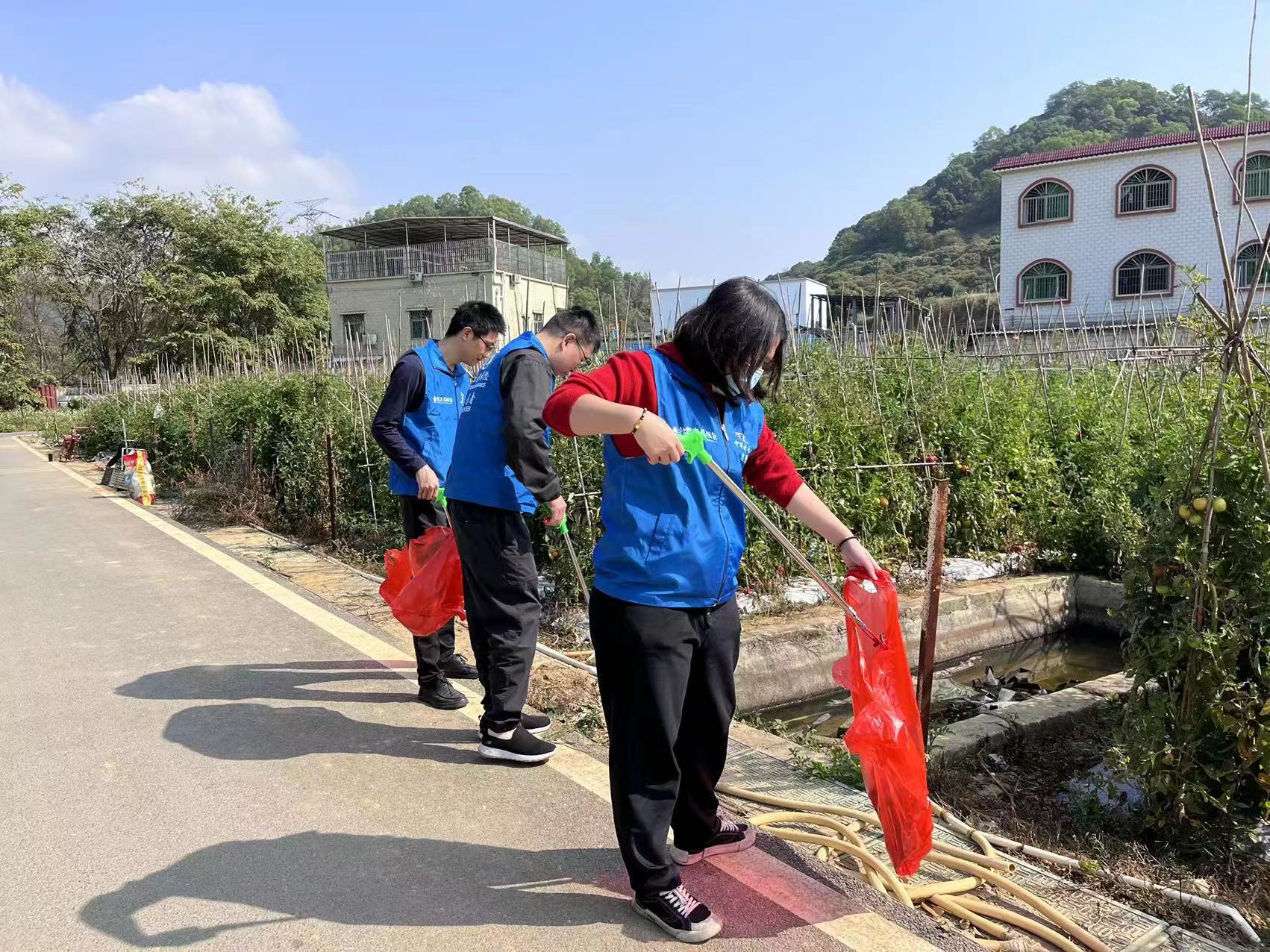 光明街道白花社区：文明城市齐创建 志愿服务共参与 