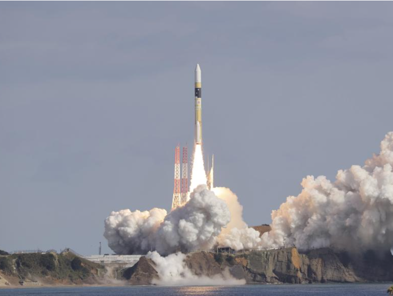 俄罗斯“质子”号运载火箭发射升空