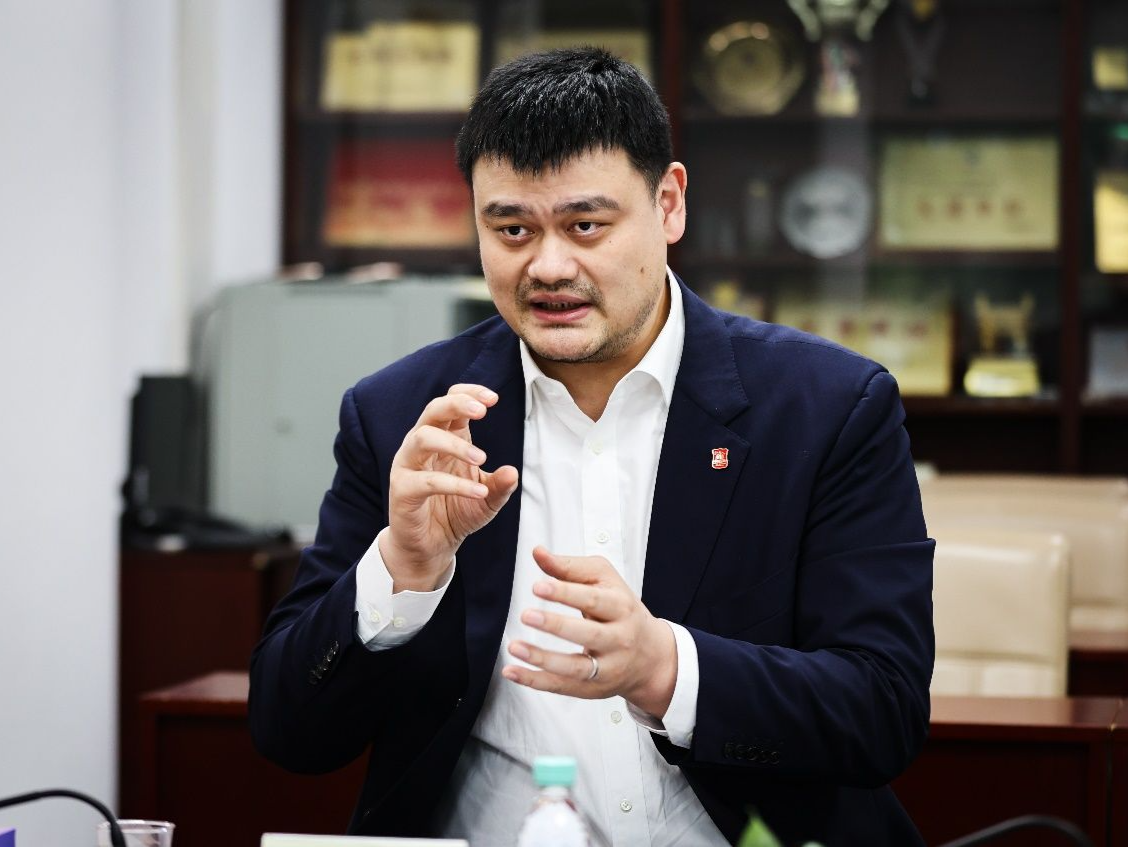 姚明来深圳了！他为深圳篮球发展建言献策