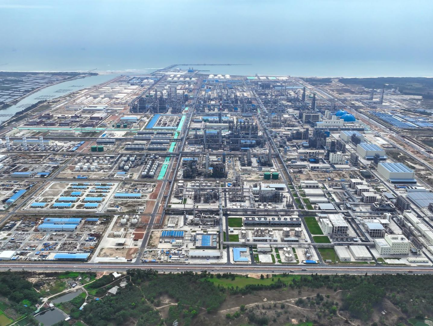 120万吨/年乙烯装置产出合格产品  广东石化项目投料试车一次成功