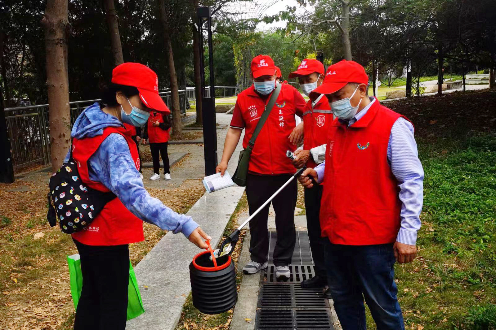 马田街道“红色小分格”志愿服务引导垃圾分类新风尚