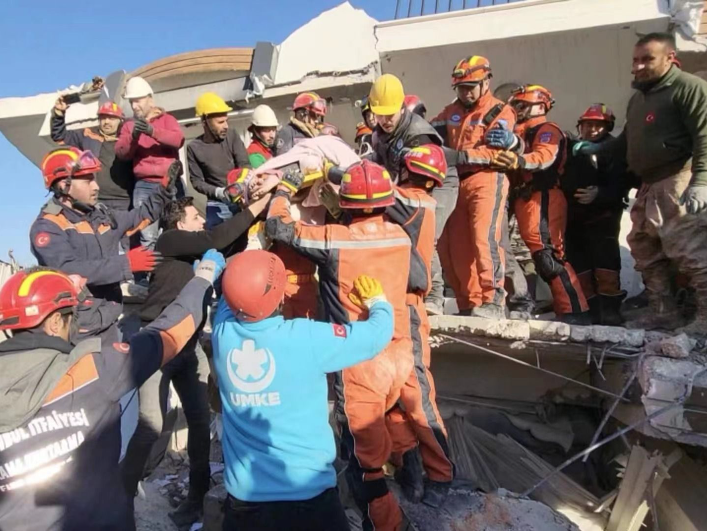 中国救援队在土耳其营救出第二名幸存者