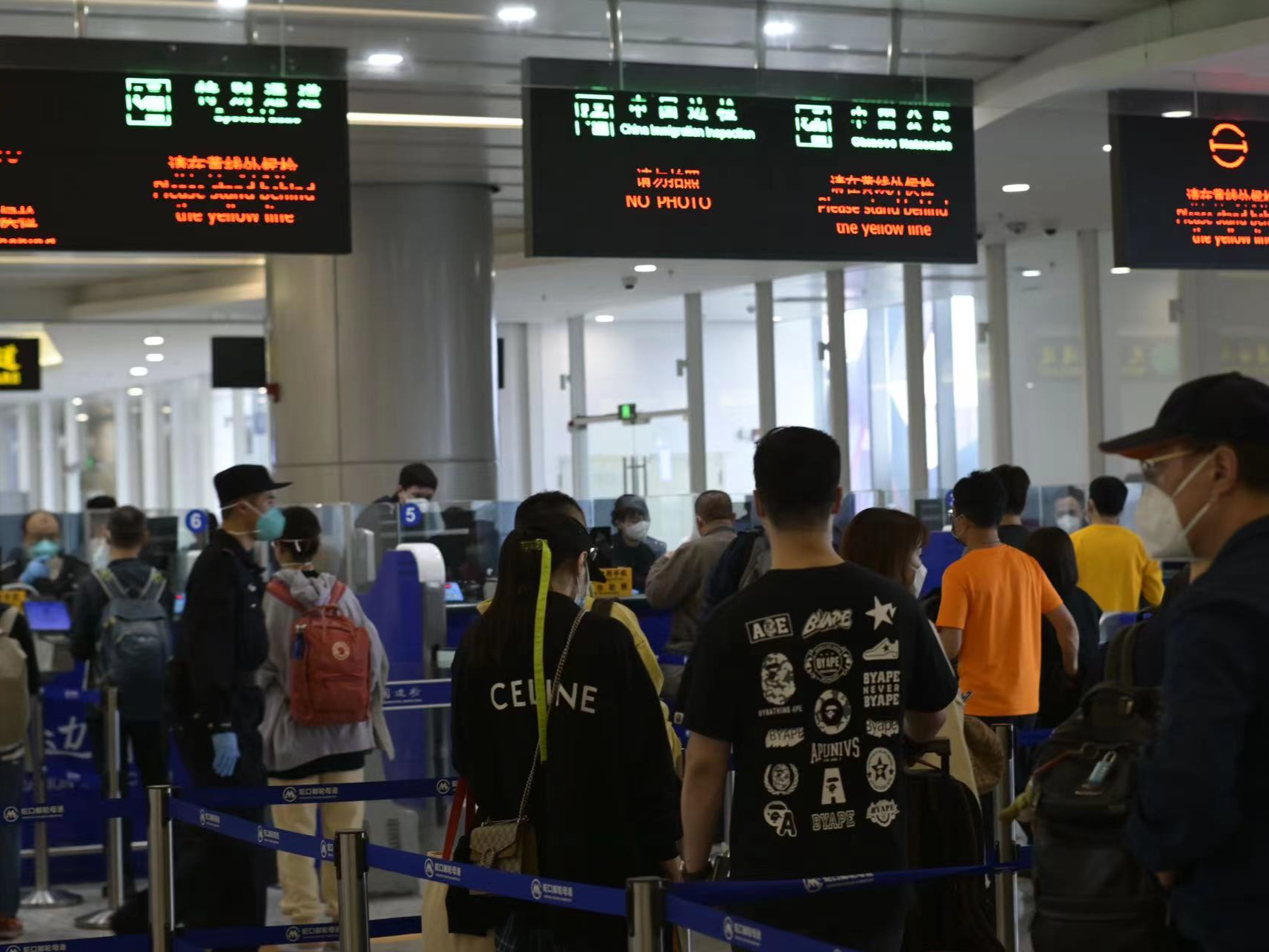深圳各口岸出入境客流持续增长