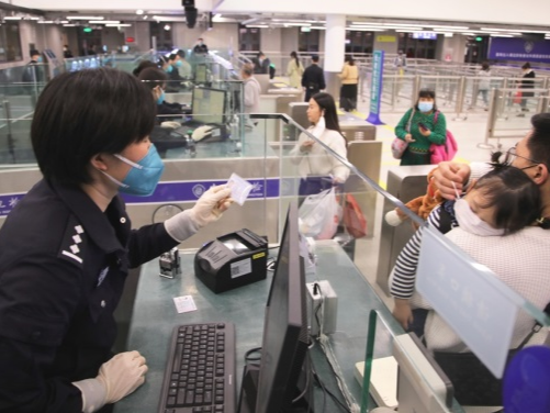 “夫妻档”民警用坚守诠释别样幸福