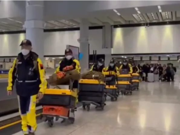 中国多支救援队携搜救犬和专业救援装备赴土耳其