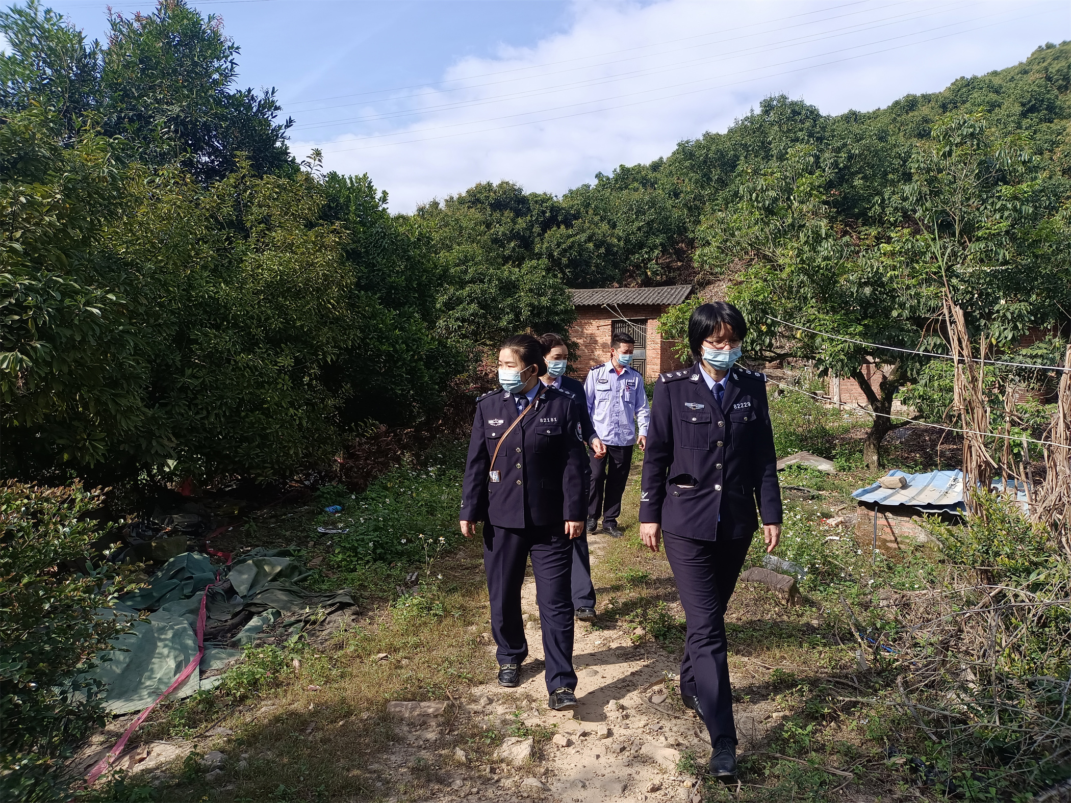 关口前移强化网格排查 公明街道开展“三边寮”隐患排查行动