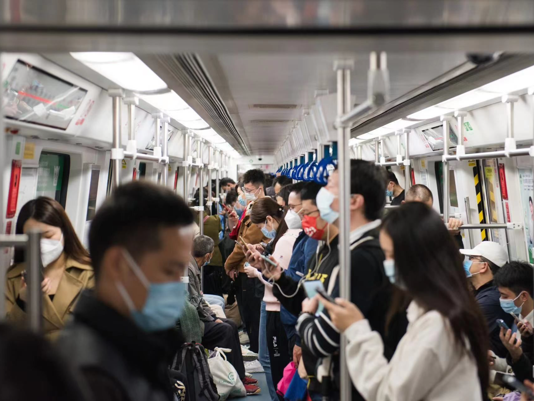 地铁、高铁客运量连破历史高位，活力深圳人气“爆棚”