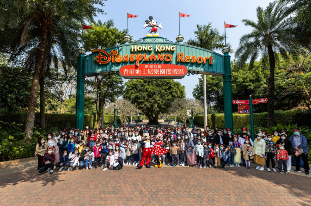 香港旅游热潮升温 大湾区大型旅行团首站赴香港迪士尼