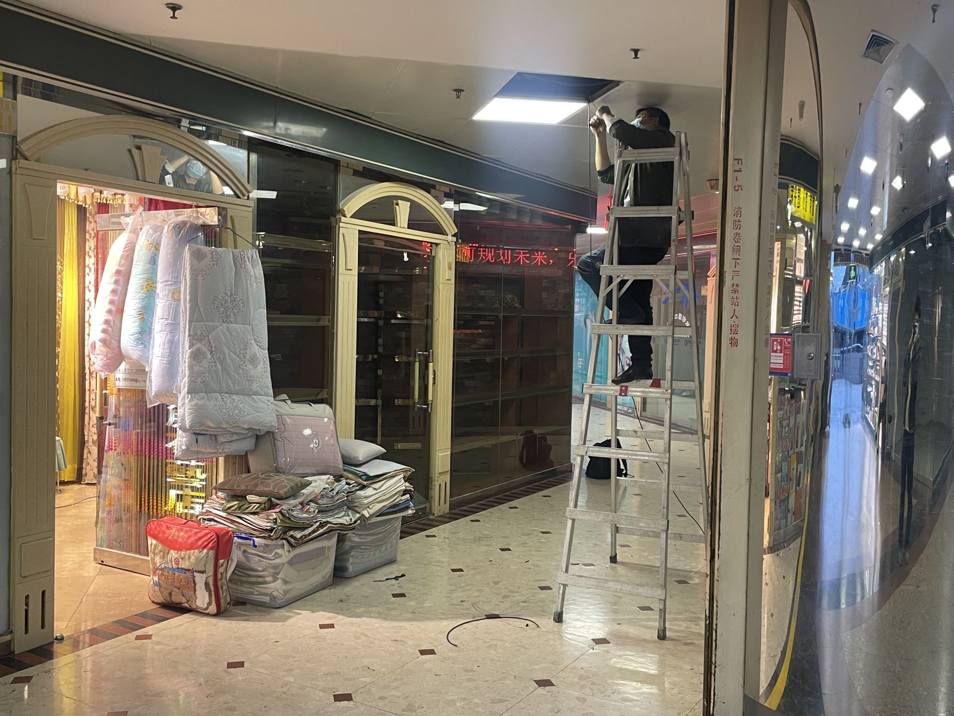 “港人来深消费第一站”罗湖商业城现场直击：环境卫生大扫除，迎通关如迎过年
