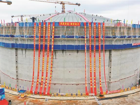 国内首座下沉式LNG储罐升顶 位于大鹏新区，储气能力20万立方米