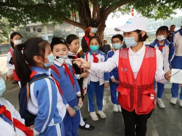 丰富校外文化生活 宝安青少年聆听“孝行流芳”的故事