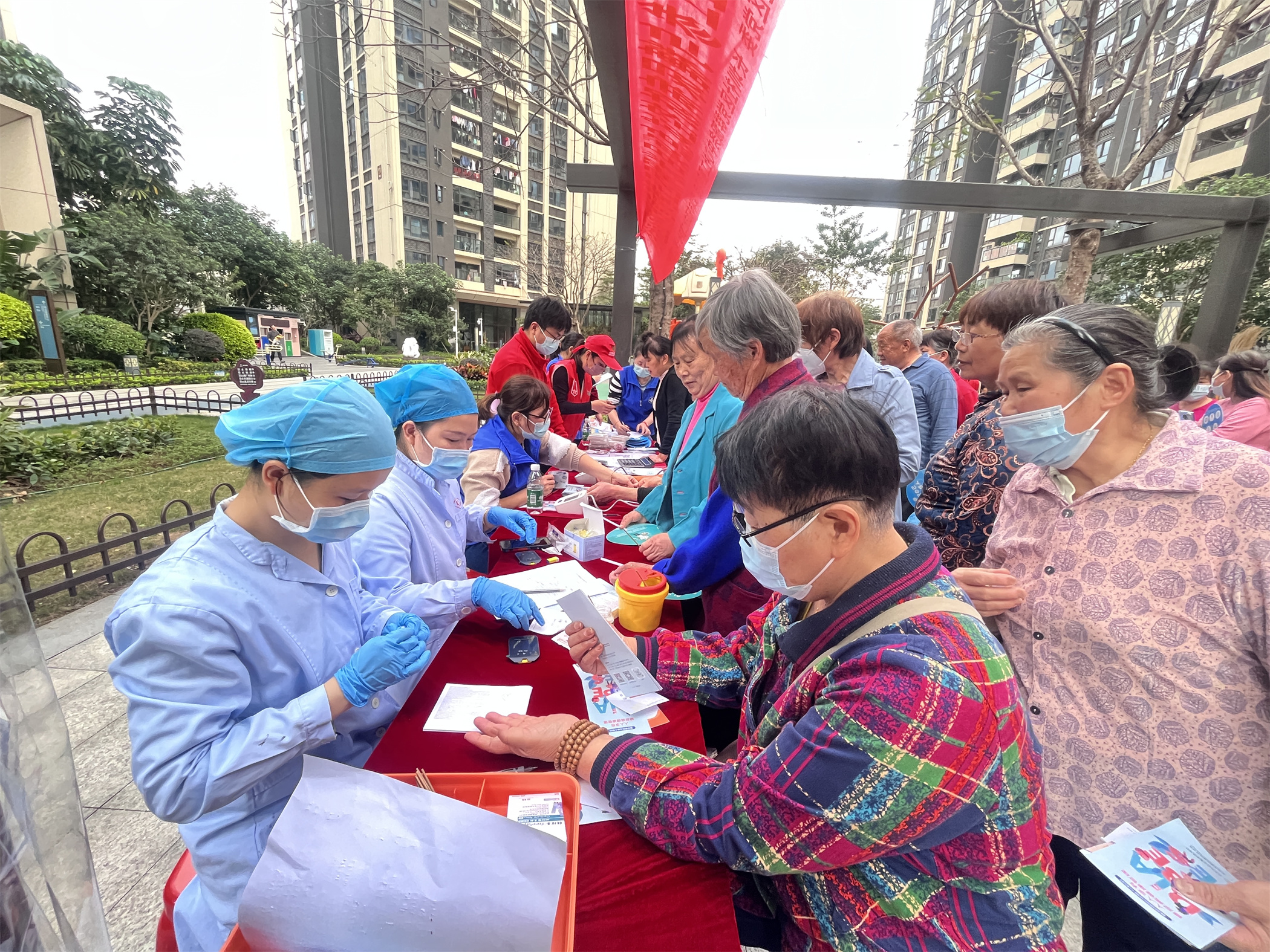 长圳社区居民参与“健康打卡” 防控节后血糖风险