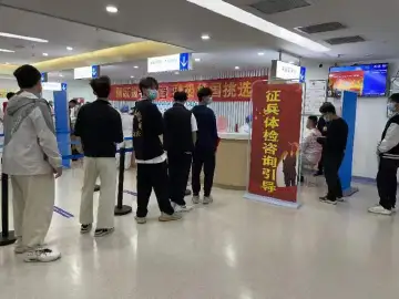9名应征青年上站体检，凤凰街道征兵进行时