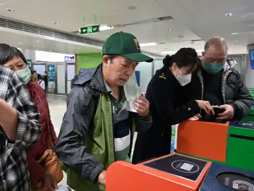 罗湖口岸恢复通关，深圳火车站多措并举便利跨境旅客出行