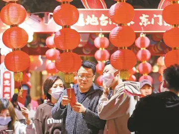 闹元宵 乐团圆 鹏城春意浓