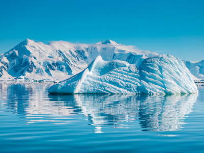 南极海冰面积创历史新低