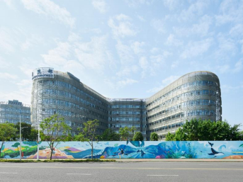用艺术的美给心灵更多治愈！深圳市萨米医疗中心设置创意彩绘墙