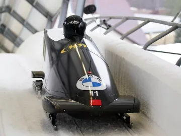创历史！应清获得中国雪车首枚世界杯奖牌 
