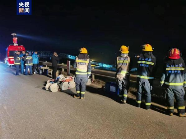 江西南昌油船火灾造成4人失联，目前正全力搜救 