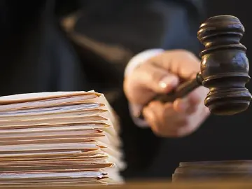 教师先后侵害15名未成年女学生获刑13年，宁夏判决首例终身禁业案