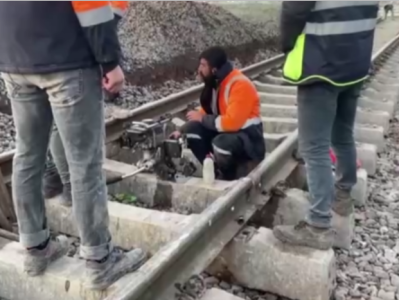 土耳其震中地区铁路损毁严重 铁轨发生弯曲和断裂