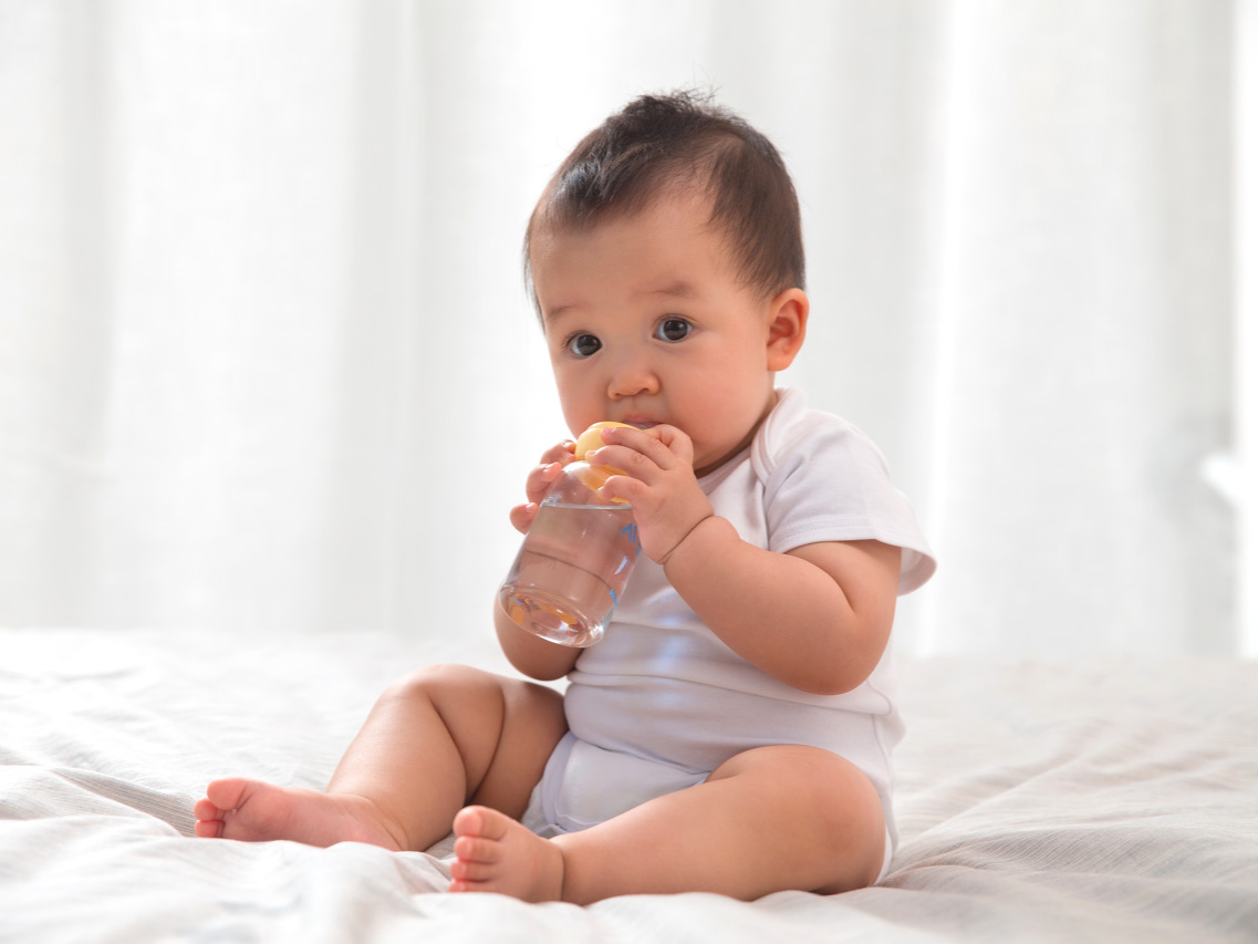 宝宝口吐泡泡是肺炎？中山七院专家：这3种情况是正常现象