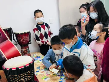 新湖街道开展亲子手工坊，促进亲子情感交流