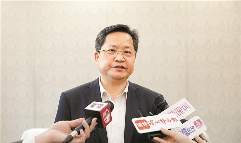 住深全国政协委员聂竹青：春运期间在高速设置潮汐车道来缓解交通压力