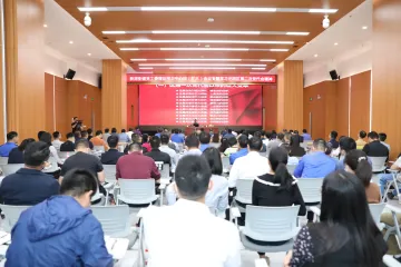 新湖街道召开理论学习中心组（扩大）会议专题学习光明区二次党代会精神