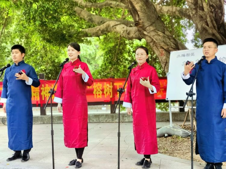  大鹏葵新社区：大榕树下来宣讲，让党的二十大精神在基层落地生根