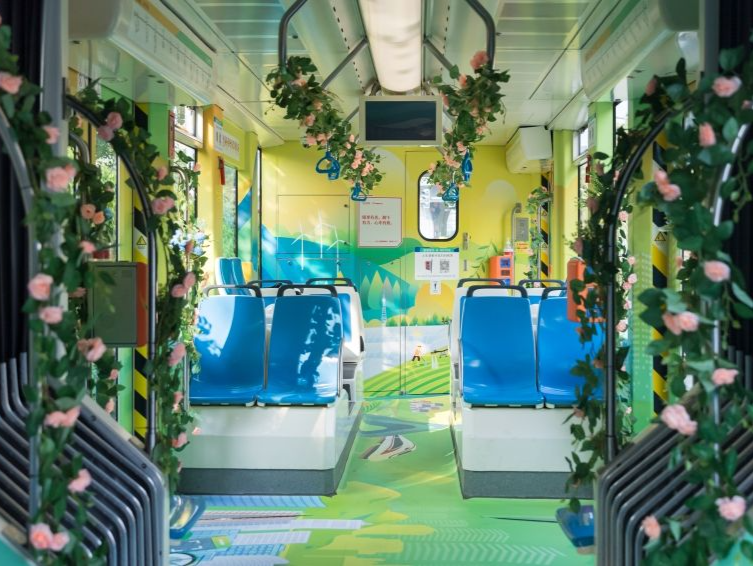 来！坐广州有轨电车“青春号”主题列车邂逅美丽春天