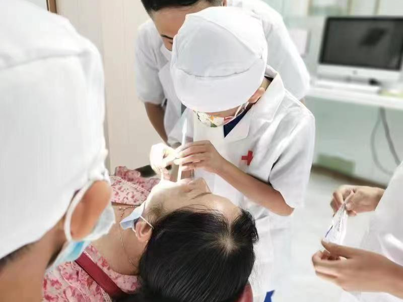 深圳单颗常规种植牙医疗服务费降价！降幅超三成