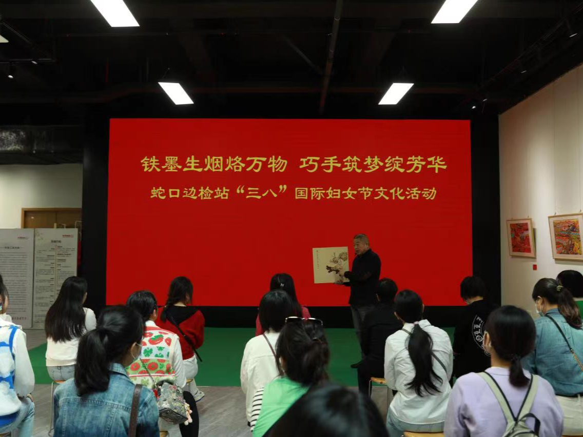 铁墨生烟，巧手绘梦！蛇口边检女警体验烙画文化